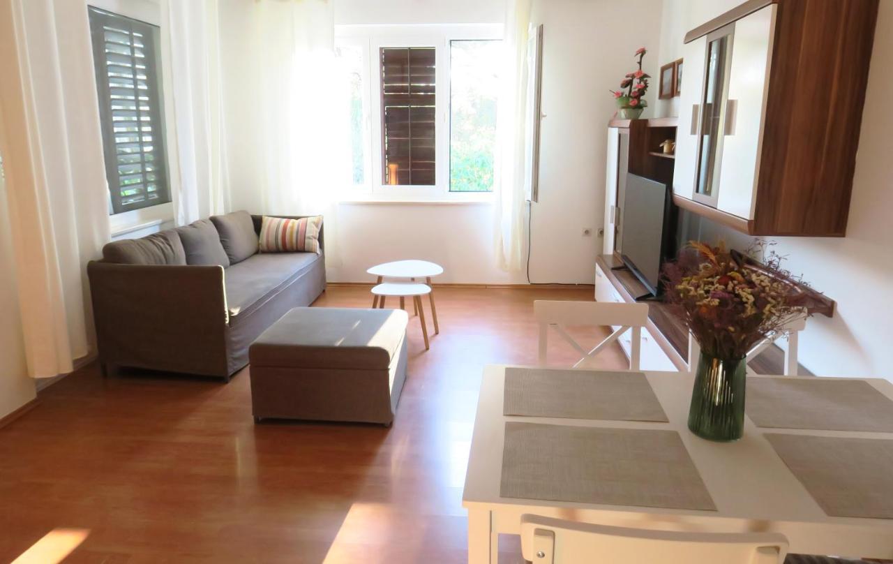 Appartement Elda à Pula Extérieur photo