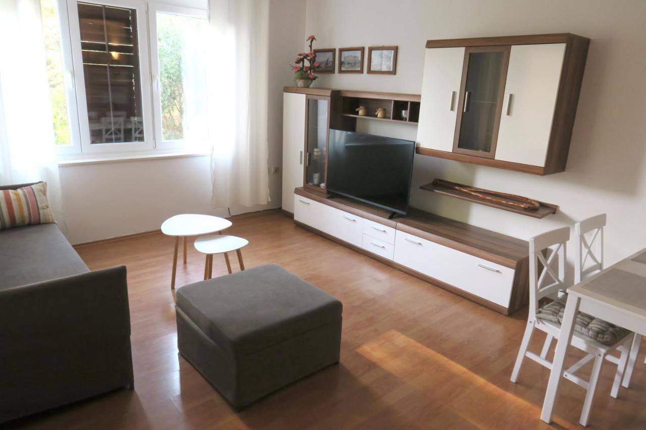 Appartement Elda à Pula Extérieur photo